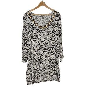 Rose and Olive Women's size 1X Metallic Bead Neckline Tunic Graphic Black/White